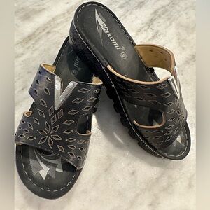 Women’s Slip on Sandals